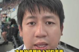 直播吧现场报道：诺维茨基出席日瑞对决，身着瑞典球衣扮演瑞典球迷