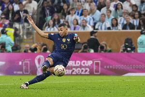 迪萨西谈2022世界杯:姆巴佩最为出色,凯恩最难应对,登贝莱最为幽默