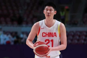 杨毅强调：落后15分末节应破釜沉舟，抓住机会果断投篮，需连中三分
