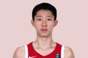 下半场表现低迷！张宇辰上半场三分球6投6中，全场14投7中，三分球12投6中，总计得到20分