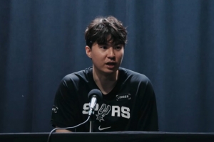 李贤重表示:队友非常乐意将球传给我,对我的能力充满信任