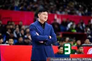 苏群表示:杜锋目前主要精力投入粤BA赛事,该比赛在广东省备受重视