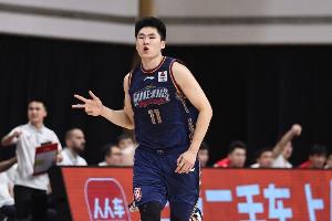 媒体人士透露：同曦队为赵柏清提供150万税前D类合同，赵柏清对此报价表示不满