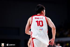 替补登场！王俊杰半场8分钟3投1中取3分3篮板 正负值+13