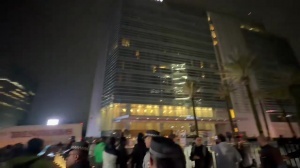 盘外招是否有效?墨西哥球迷昨夜酒店外持续鸣笛,赛前对厄瓜多尔进行抗议