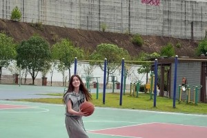 演员“李凯馨”打篮球，没有技术全是准头