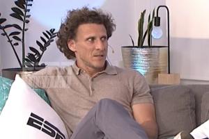 弗兰：C罗占据中路削弱了葡萄牙的威胁，他需主动靠边调整以解决问题