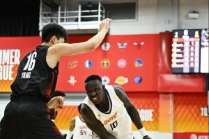 太阳夏季联赛主教练：弗莱明与马卢阿奇今日比赛中均受抽筋影响