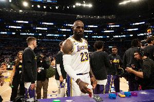 Lowe：41.5岁詹姆斯仍能引爆推特NBA圈，实属难以置信