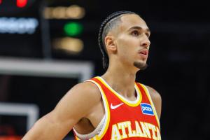 实惨!24年NBA状元里萨谢2年生涯:首发→轮换→退回替补→遭交易