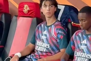 卧槽大帅哥！阿尔特塔17岁儿子随阿森纳U17来上海参加比赛！