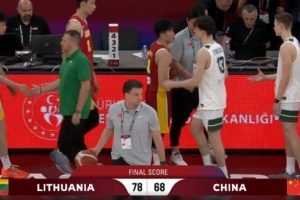 张宇辰手感不佳,中国U17男篮远投火力消失,陈昱休投篮不准