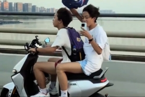 乔治长沙行意外邂逅粉丝，全网助力找回少年赠签名球衣头盔