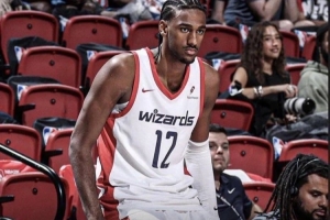 首秀表现不佳莫灰心！球迷分享两年前萨尔夏联15投0中经典数据，为阿卡夫加油打气