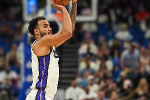 特雷·莱尔斯与森林狼达成一年合同重返NBA