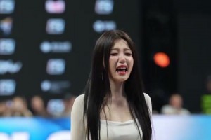 甜美可爱 高清镜头下的虞书欣打篮球，这谁顶得住啊