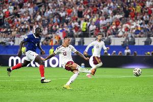 西班牙2-0领先法国！波罗独中两元，奥尔莫献助攻