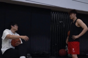 全网热议！小丁赴美之路引球迷共鸣，转型之路引发热议