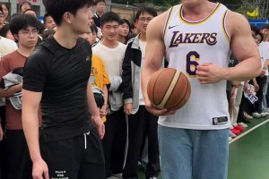 “网红球员学校偶遇詹姆斯铁粉，力量堪比大运卡车” ...