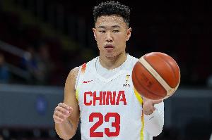 表现中规中矩！贺希宁全场7投3中&罚球2中2，贡献9分2板1助