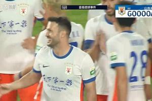泰山1-0领先！张岩扑救失误，瓦科轻松射入空门