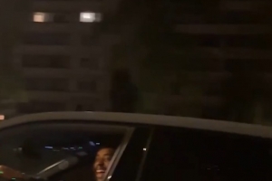 球迷驾车惊遇改装版兰博基尼，司机身份竟是巴尔科拉