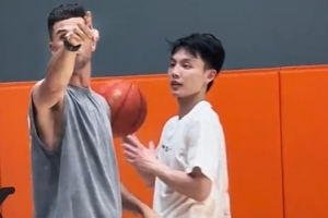 徐杰&刘金雨进行美式训练，模拟实战接球投篮练习，移动接球与快速投篮