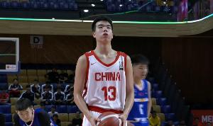 张懿赵杰21投7中，三分球7中1，共得21分9篮板3助攻2抢断1盖帽