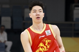 狂飙！广厦男篮续约强将，朱俊龙吴骁再战三年，李金效强势回归