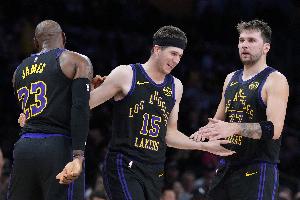 里夫斯评价:詹姆斯是NBA中最强壮的球员之一,与东契奇的对抗同样强硬