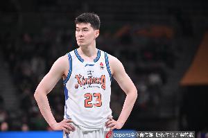 新疆男篮与阿不都沙拉木达成三年顶薪续约协议