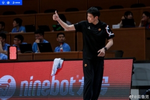 周鲁男表示：只要他还担任教练，必将竭尽全力帮助华大男篮夺得十冠辉煌