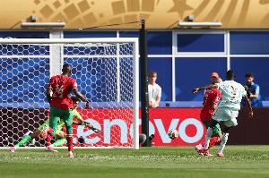 法国2-0领先摩洛哥，登贝莱低射破门，姆巴佩送出助攻