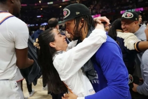 NBA神仙眷侣!纽约王者背后有贤内助,布伦森因她成为人生赢家