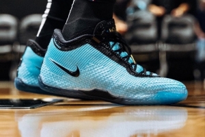 战报:詹姆斯LeBron 24亮相,史上最轻战靴