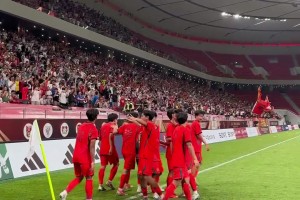 刺激啊！近距离现场实拍感受U17国足小将绝杀阿森纳