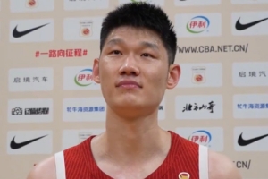 胡金秋赛后泪目：自身贡献不足，深感与高水平有差距