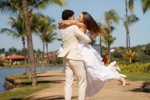 俊男美女！勇士桑托斯喜结连理，妻子同是巴西人，曾是沙滩排球运动员