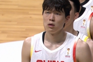 杨健:杨瀚森在这场比赛中应该主宰篮下,这让我想起了他在G联盟的表现
