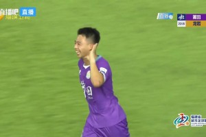 黄嘉溢门前抢射破门！莆田队1-0领先龙岩队了！