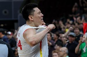 今日首战亮相！李弘权13投6中&三分8中2砍下17分4篮板4助攻